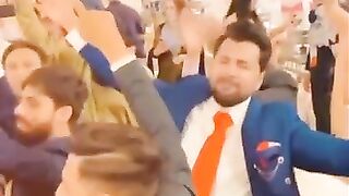 Shaadi pe PTI Song pe dance