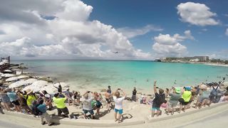 BOEING-747-low-LANDING-above-THE-BEACH-S_247.