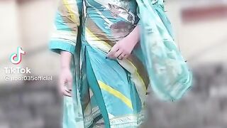 Aunty  enjoy  dance