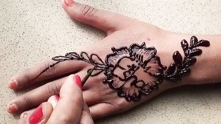 Backhand mehndi design
