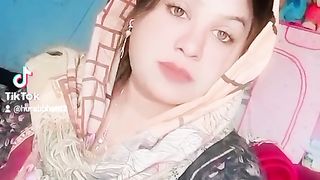 Aj di dunia ch kisy nu apna bnana muskil ni
