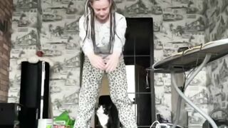 Хозяин кипи мне еды...МЯУ