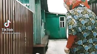 Бабушка отрывается