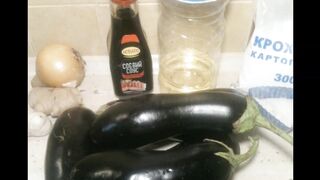 Баклажаны жареные с чесноком и соевым соусом