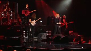 Олег Винник - Плачут иконы (Live)