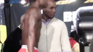 Marcos-Maidana-Teaches-Adrien-Broner-A-L_256.