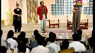 Umer_Sharif_and_Sikandar_Sanam_Comedy_Stage_Drama___Dulha_2002__Clip_2____Pakistani_Comedy_Clip(360p).