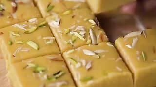 Besan barfi recipe ( subscribe please )