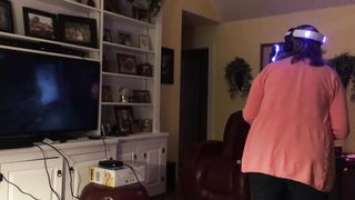 Mom_mistakes_PlayStation_VR_for_real_life(1080p).