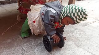 Anvi छत पर  खेलती हुईhttps://www.facebook.com/profile.php?id=100089333394175&mibextid=ZbWKwL