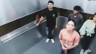 Aisa Bhi Hota Hai Bade shahron mein
