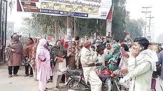 چیچہ وطنی میں آٹا بہران عوام سراپا احتجاج