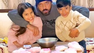 Bacho ke saat moj masti