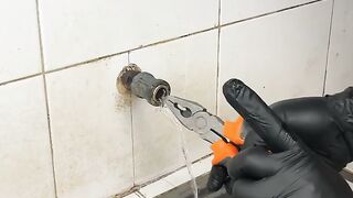 Ya no volverás a comprar una llave de agua de metal después de ver esto
