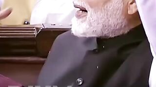 Akela sab par bhahri