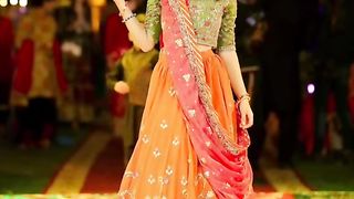 bridal dresses for mehndi