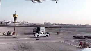 Cabin Crew Prepare for Landing ????????????