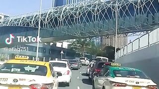 Dubai is  very best texi good  road