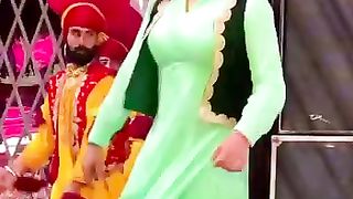 Indian  aunty very hot dance