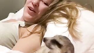 Джон, смотрит фильм!