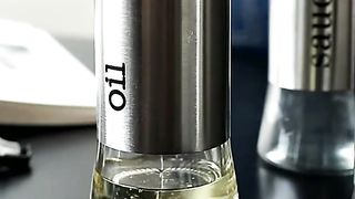oil spray bottle with noozal