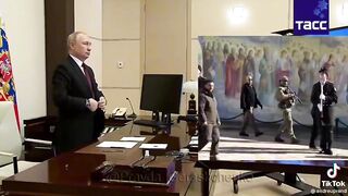 ПУТИН КОЗИРУВА НА УКРАИНА