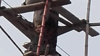 مستری صاحب مینار کا کام کرتے ھوے