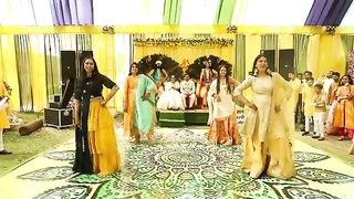 WEDDING_DANCE_PERFORMANCE|Nachde_ne_Saare|Lagdi_hai_Thaai|Sauda_Khara_Khara|Haldi_Dance|