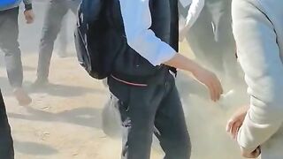 College k 2 groups main larai ho gi aj