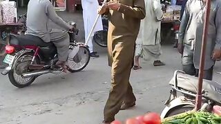Tm yaha q aye aor mery pata kis ny diya
