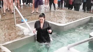 WINTER SWIMMING IN ICE HOLE GIRLS