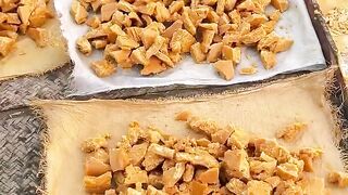 Pakistan Villagers Making Jaggery گُڑ کی تیاری