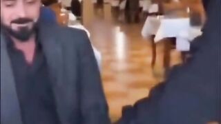Funny|Waiter prank with visitor's
