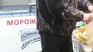 В магазині