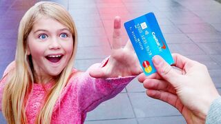 Maine Apna Credit Card Random Logo Ko Diya