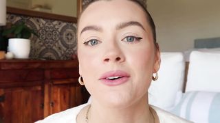 How To_ Winged Eyeliner Tutorial For Beginners - Maddie Edwards  Makeup Loft  Maybelline