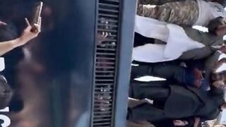 جیل بھروتحریک لاہورسے شروع۔ ‏پولیس وین میں جگہ کم پڑگئی