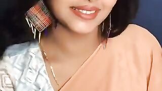 Aj main kasi lag rahi hon ?