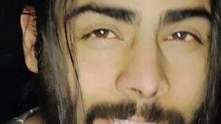 Akala loog kissi k mehfilo  sa kya jaila