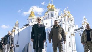ОПИТ ЗА ПОЛИТИЧЕСКИ КОМЕНТАР