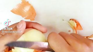 How to cut onions for omelette