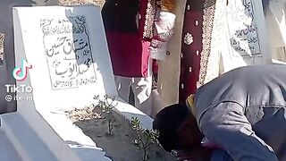 Bap k marne k bad bande ki kya halt hoti ha