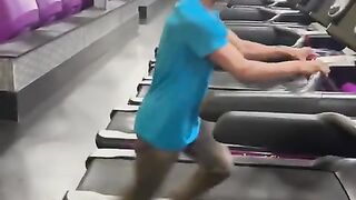 Primeiro dia de academia e eu não sei como desligar a esteira