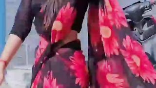 সুন্দর রি নাচে