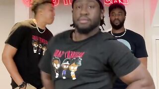 Let me show yall a dance I learned real quick”????????????