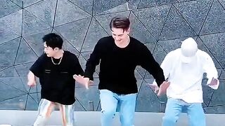 Again.. Again..I heard everyone like this song.. Come on! Dance.. Dance????
