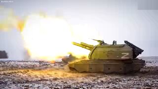 Russian forces blast Ukrainian targets with Howitzer guns and tanks