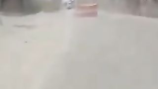 چرا ٹ روڈ پر سیمنٹ سے لوڈ گاڈی بریک فیل ہونے پر حادث کا شکار