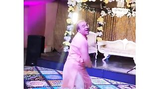 کیا کمال کا ڈانس کیا ہے انکل جی نے ۔۔۔۔۔۔۔۔۔