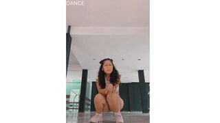 3 GirlS DancE ON MusiC